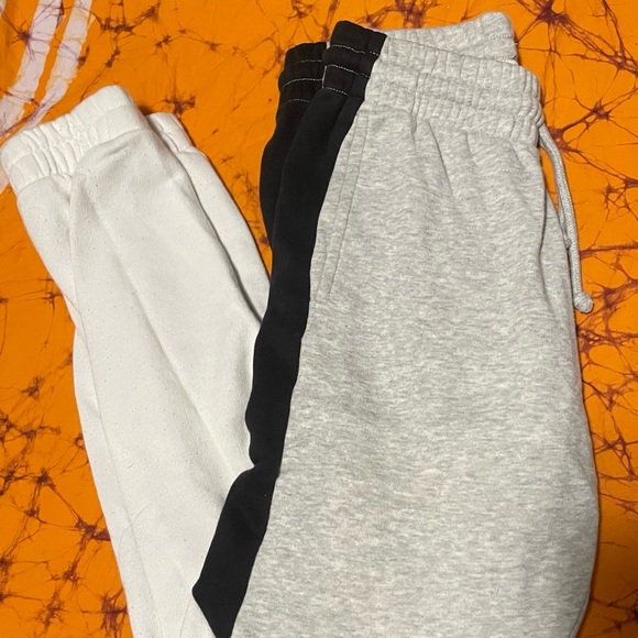 Aritzia TNA The Slim Sweatpant - Picture 4 of 6